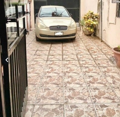 Céntrica Casa con Local Comercial en Culiacán