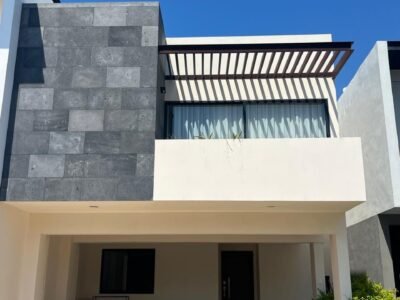 Casa en Privada Amapas (sector La Campiña)