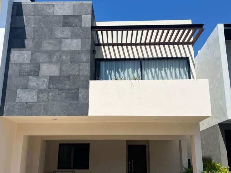 Casa en Privada Amapas (sector La Campiña)