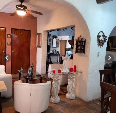 Céntrica Casa con Local Comercial en Culiacán