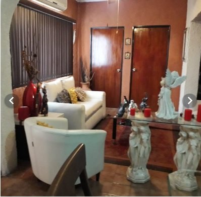 Céntrica Casa con Local Comercial en Culiacán