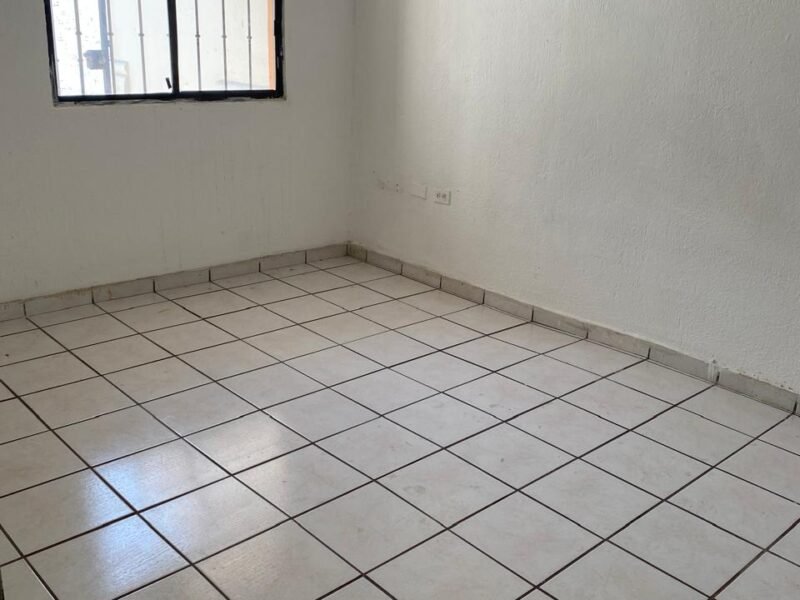 Casa en Fracc. Universidad 94 (Sector Plaza Sendero), Culiacán.