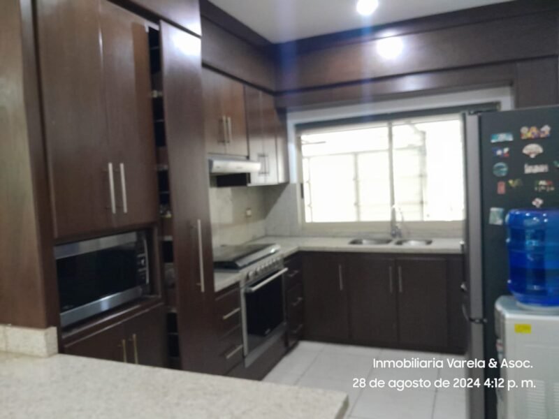 Oportunidad Casa en Tres Niveles Fracc. Montebello (Sector Galerías San Miguel), Culiacán