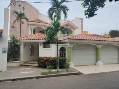 Oportunidad Casa en Venta en Fracc. Balcones de Nuevo Culiacán (Sector Plaza Galerías), Culiacán