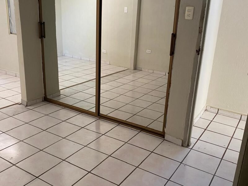 Casa en Fracc. Universidad 94 (Sector Plaza Sendero), Culiacán.