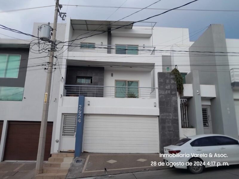 Oportunidad Casa en Tres Niveles Fracc. Montebello (Sector Galerías San Miguel), Culiacán