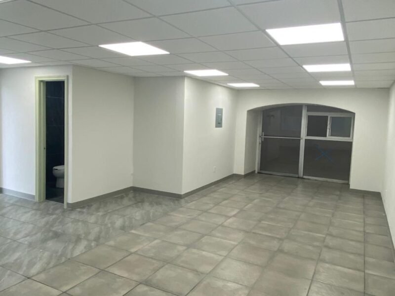 Bodega Comercial en Renta a unas cuadras de la Garita de Otay, Tijuana B. C.