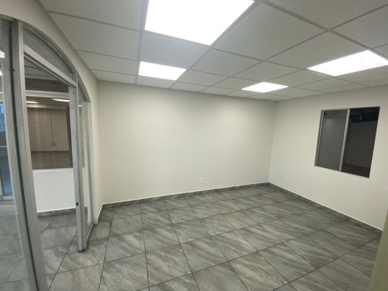 Bodega Comercial en Renta a unas cuadras de la Garita de Otay, Tijuana B. C.