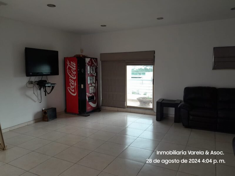 Oportunidad Casa en Tres Niveles Fracc. Montebello (Sector Galerías San Miguel), Culiacán