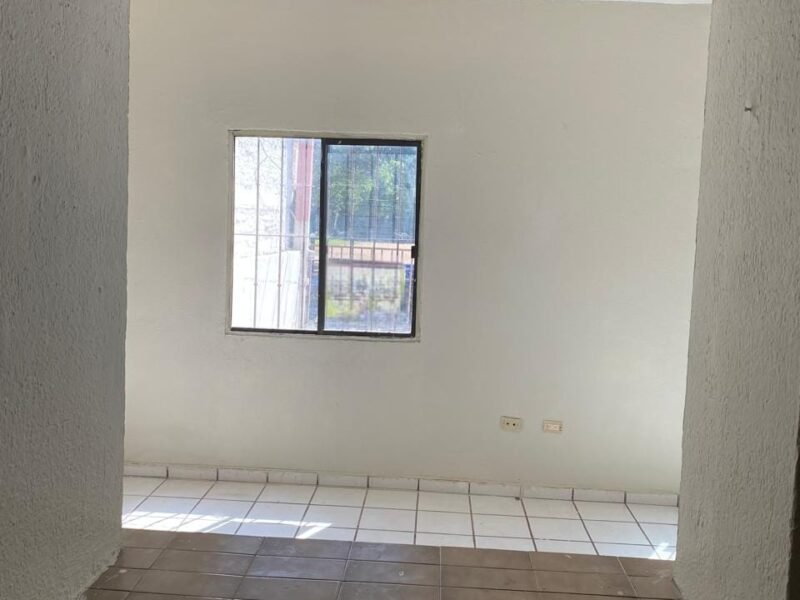 Casa en Fracc. Universidad 94 (Sector Plaza Sendero), Culiacán.